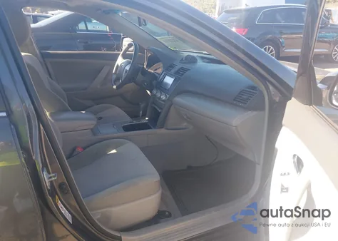 2010 Toyota Camry Le z USA, uszkodzony, nr VIN 4T4BF3EKXAR077084